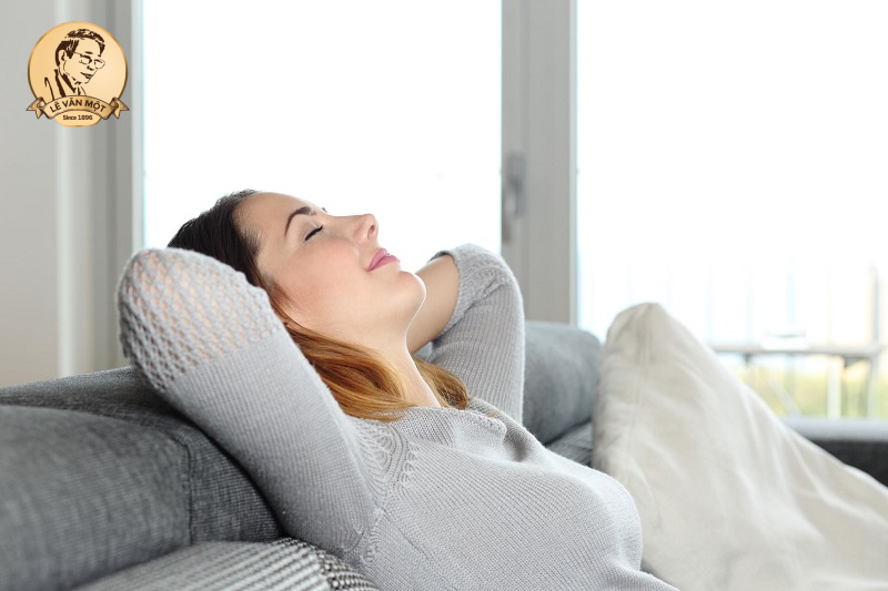 trà hoa cúc trắng hay vàng tốt hơn