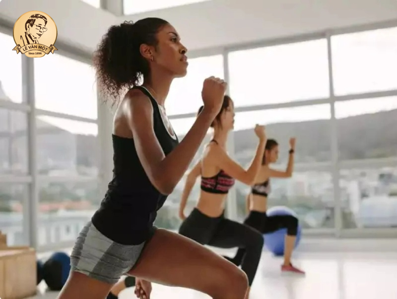 trà hoa cúc trắng hay vàng tốt hơn